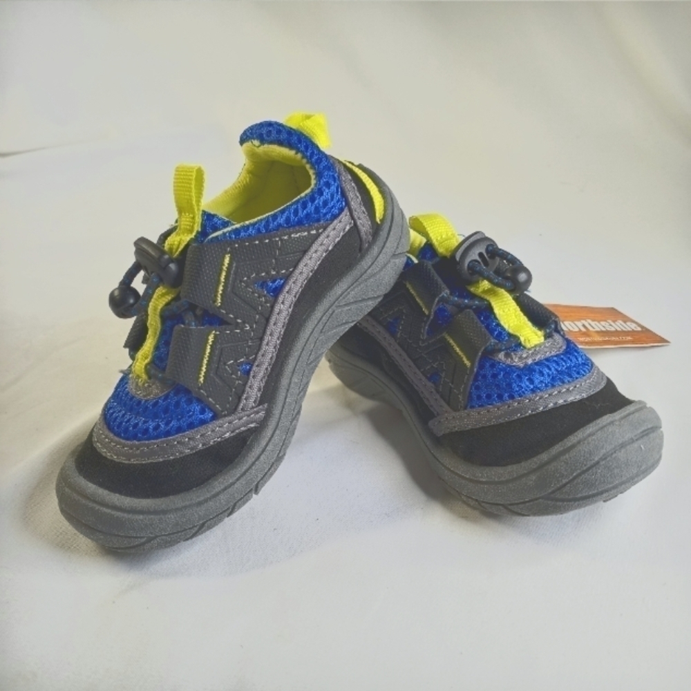 Northside water sneakers kid's size 5 NWT